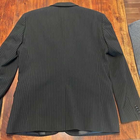 Gorgeous blazer, never worn. Subtle grey/white pinstripes. Slim fit. - Picture 4 of 6